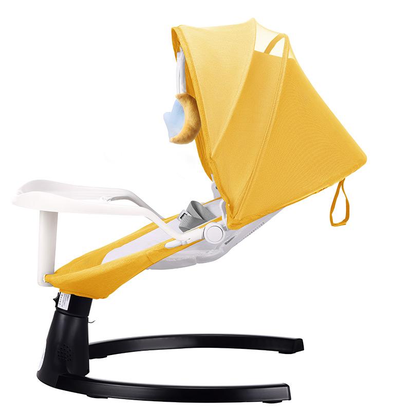 Sedia a dondolo classica per bambini con tavolo da pranzo