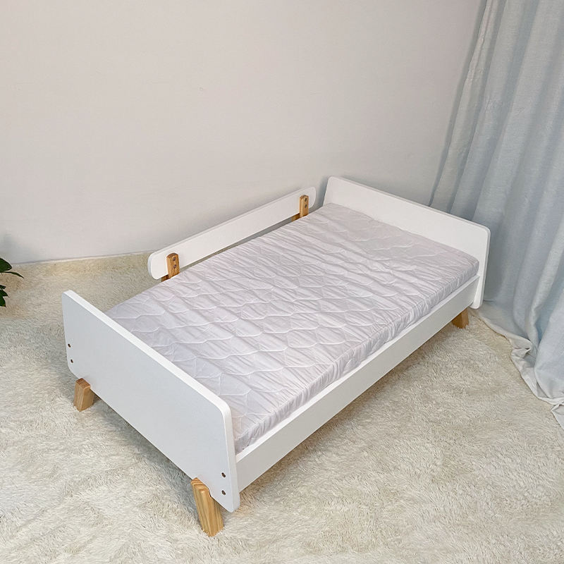 Cama para niños pequeños de madera natural pura y duradera