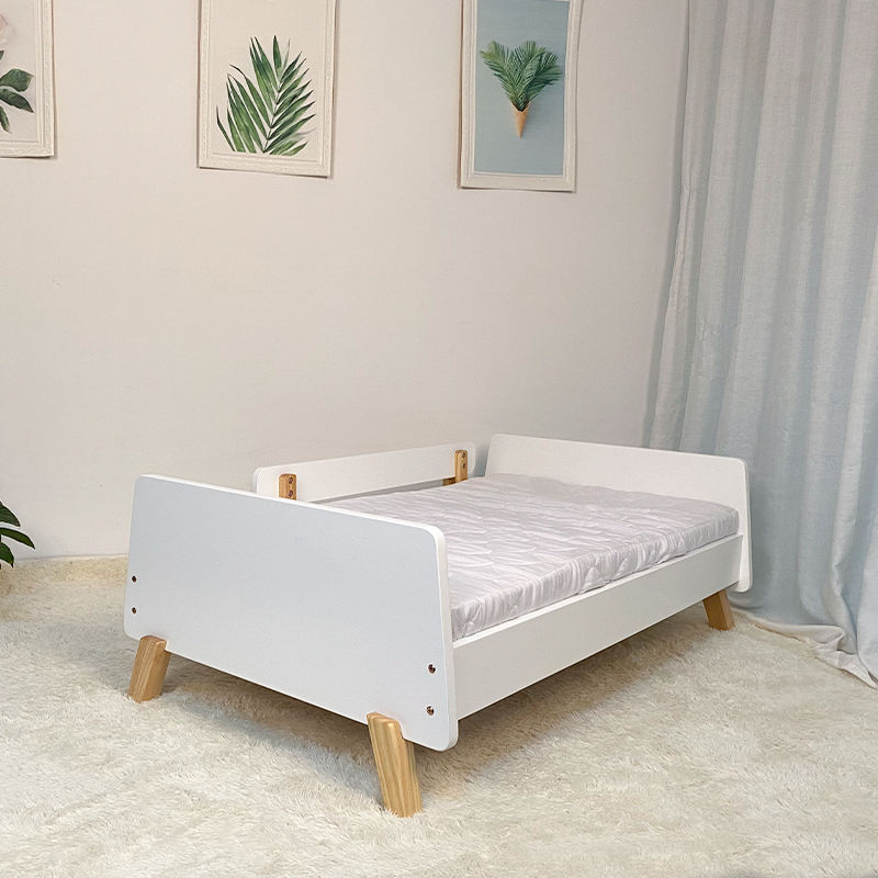 टिकाऊ शुद्ध प्राकृतिक लकड़ी का बच्चा बिस्तर