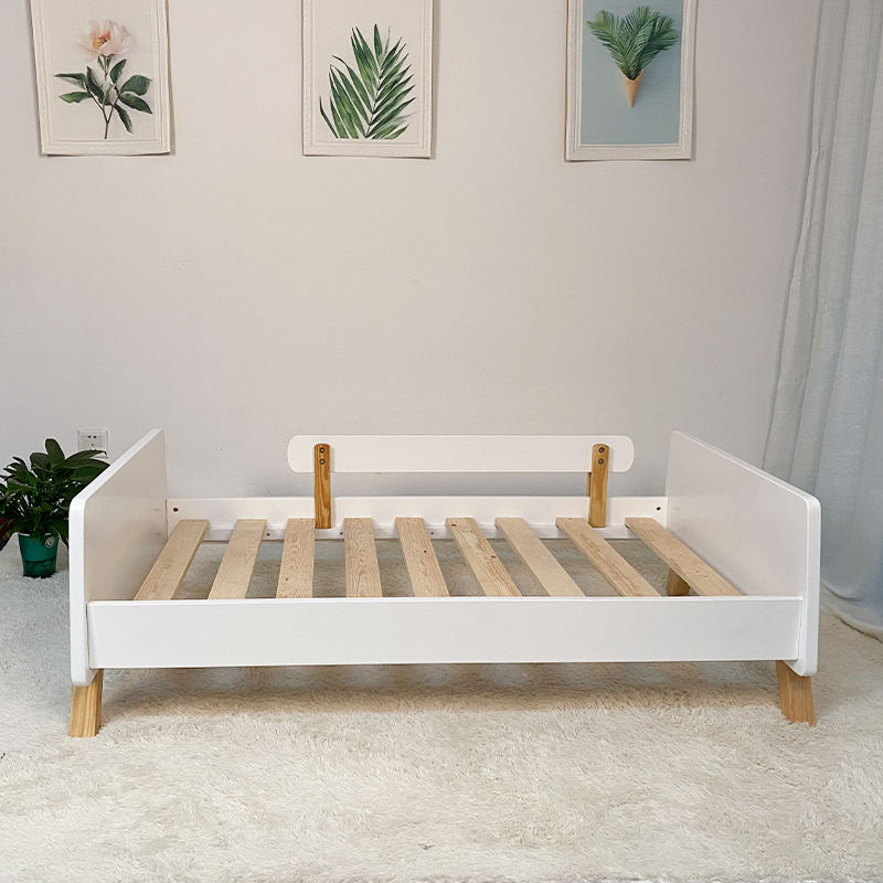 Cama para niños pequeños de madera natural pura y duradera