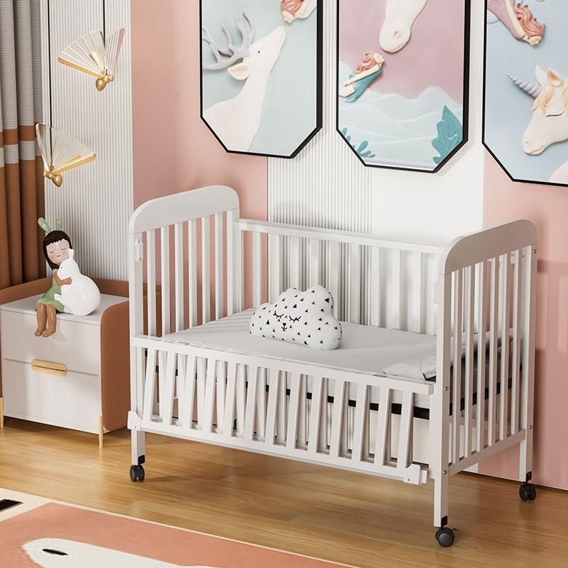 سرير أطفال خشبي محمول باللون الأبيض لحديثي الولادة -6 سنوات