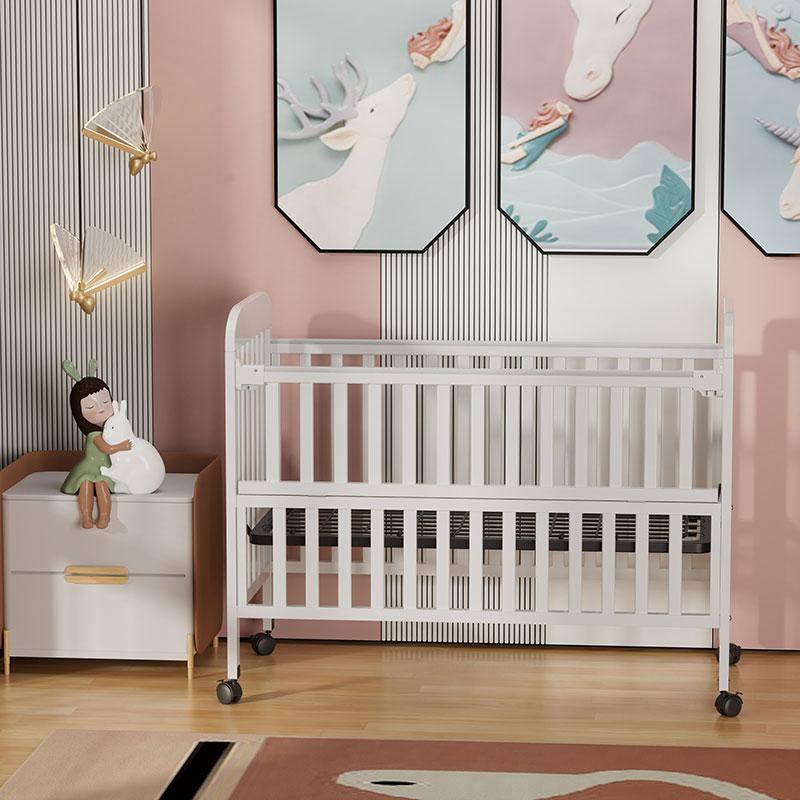 سرير أطفال خشبي محمول باللون الأبيض لحديثي الولادة -7 سنوات