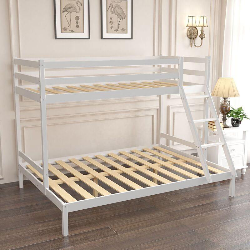 सीढ़ी और सुरक्षा रेल के साथ बच्चों का लकड़ी का बंक बिस्तर