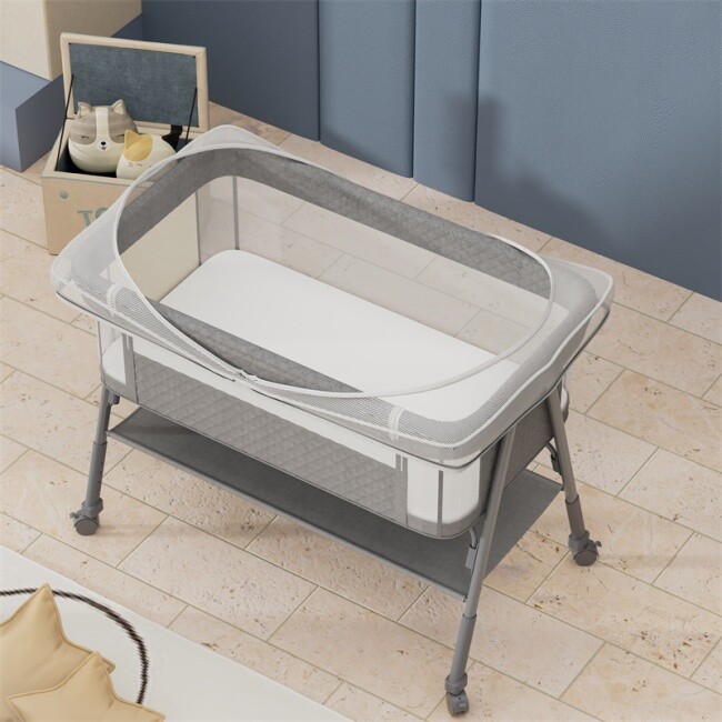 Berços confortáveis para recém-nascidos com rodas.