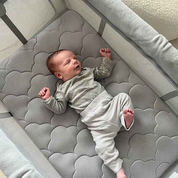 Can a Baby Sleep in the Bassinet if Rolling Over Clafbebe