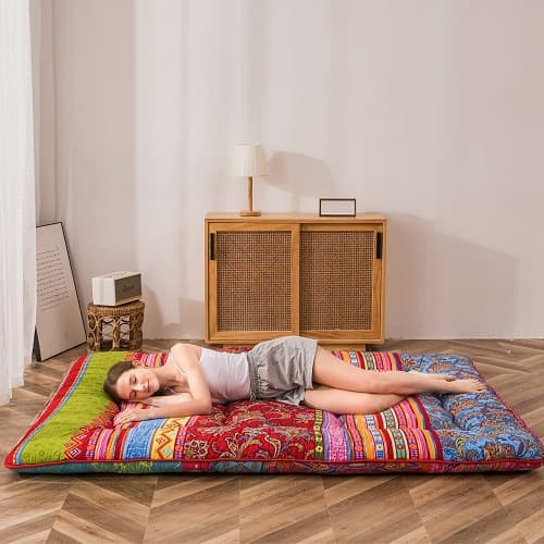 Colchão Diretamente no Chão (Estilo Boho)