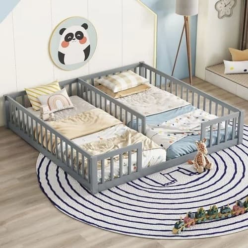 Camas compartilhadas no chão para irmãos