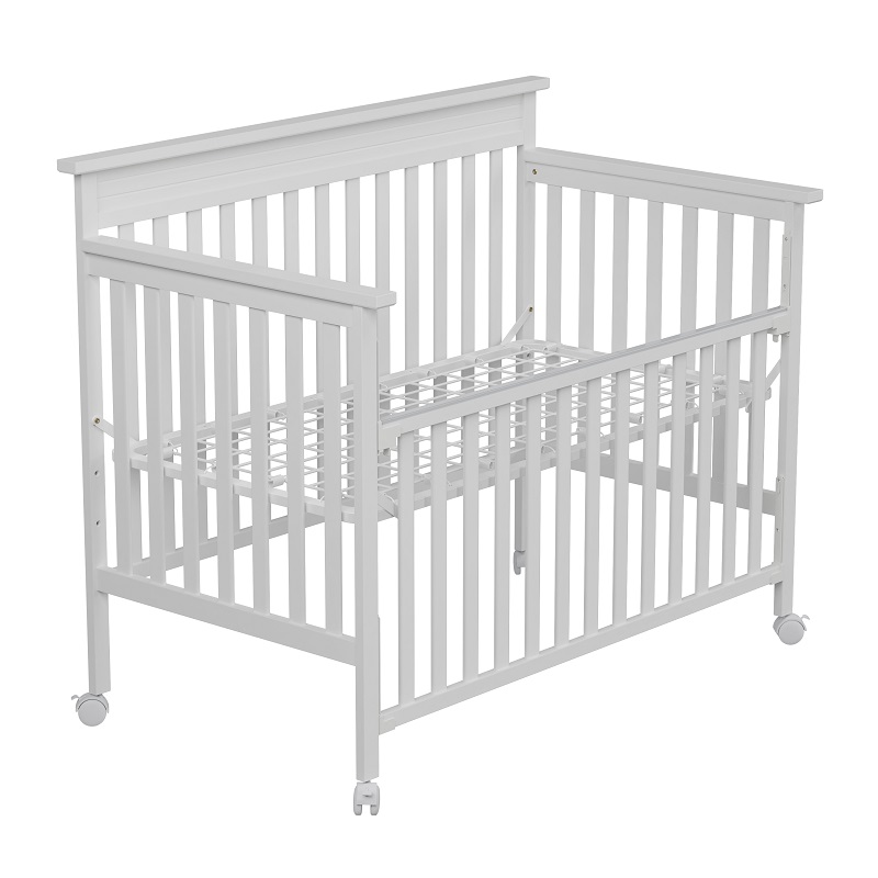 Белая регулируемая детская кроватка на колесиках